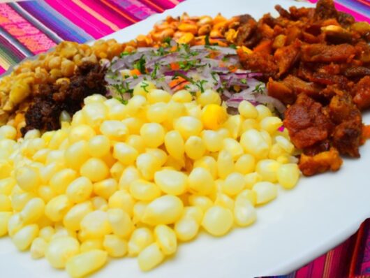 Platos tradicionales Quito | Comidas ecuatorianas | Delivery Quito | Choclo con chicharrón